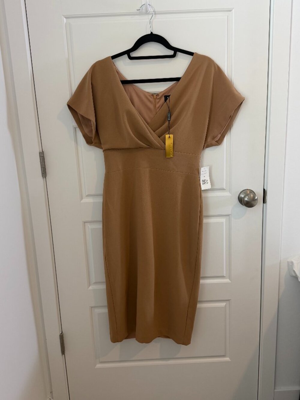 NWT Alexia Admor Camel Midi Dress V Neck Sheath Short Sleeve Women's Medium